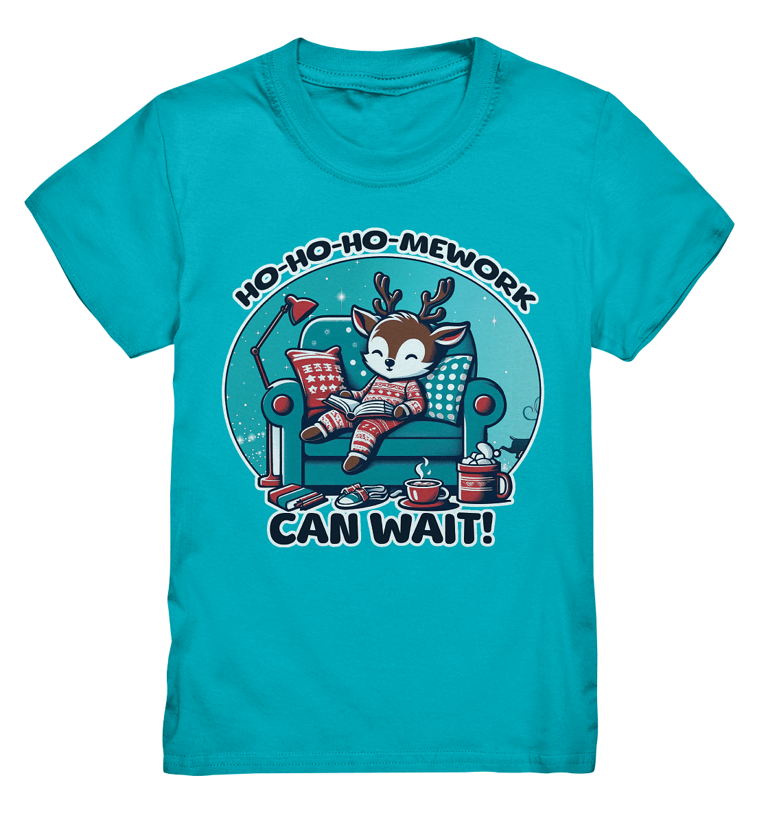 Ho - Ho - Ho - mework Can Wait – Das gemütliche Rentier im Weihnachtsschlaf! - Kids Premium Shirt - FaunaFeels Onlineshop Kids & Babys