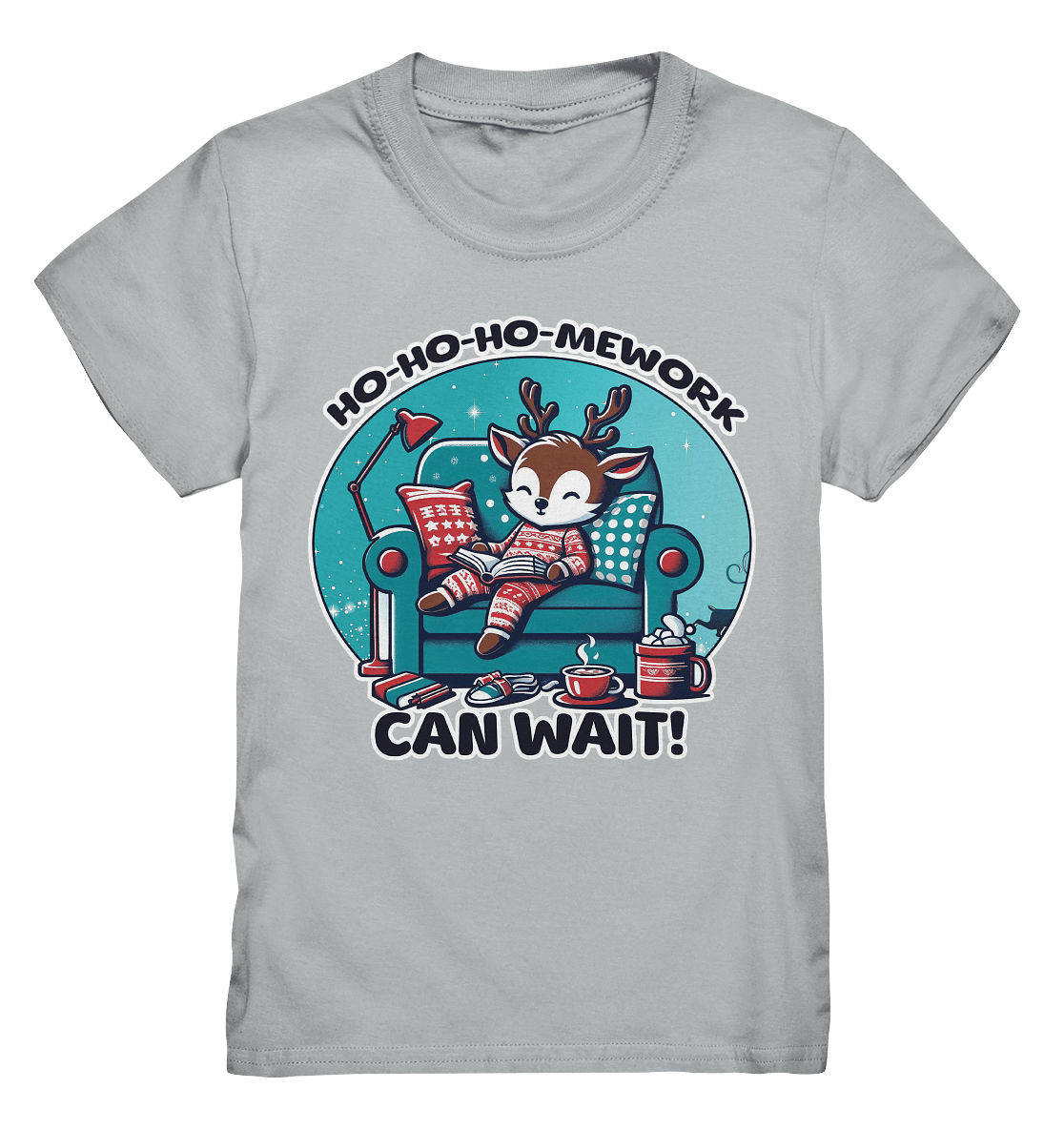 Ho - Ho - Ho - mework Can Wait – Das gemütliche Rentier im Weihnachtsschlaf! - Kids Premium Shirt - FaunaFeels Onlineshop Kids & Babys